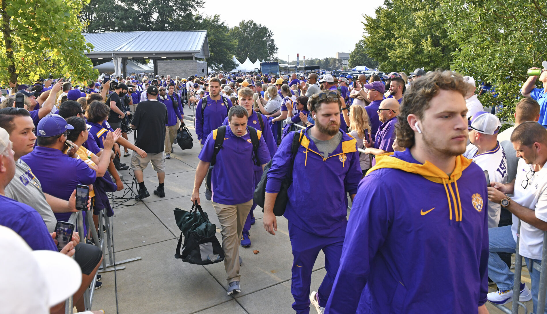lsukentucky.101021 HS 347.JPG